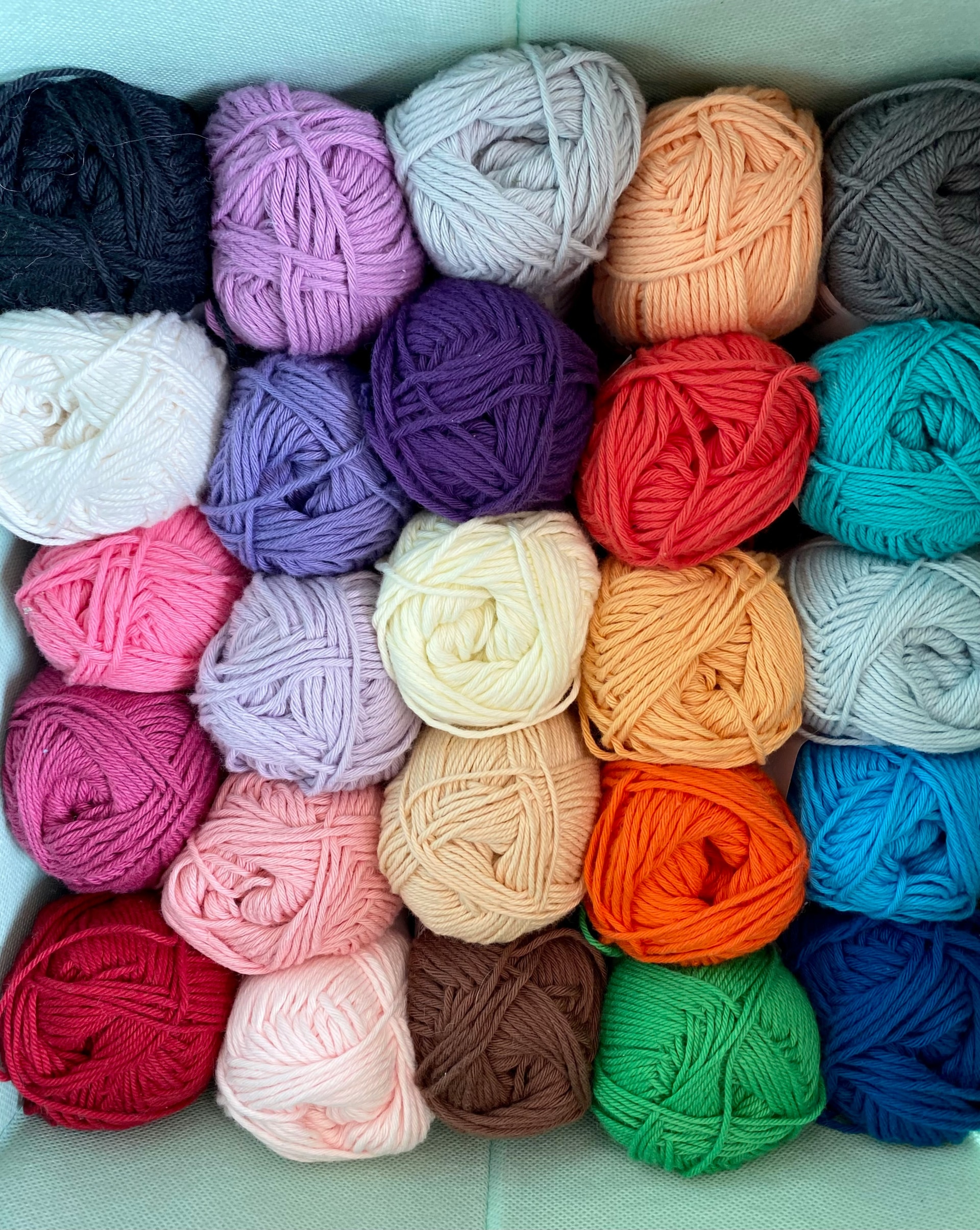 Make a Chunky Blanket Without Needles and Hooks!